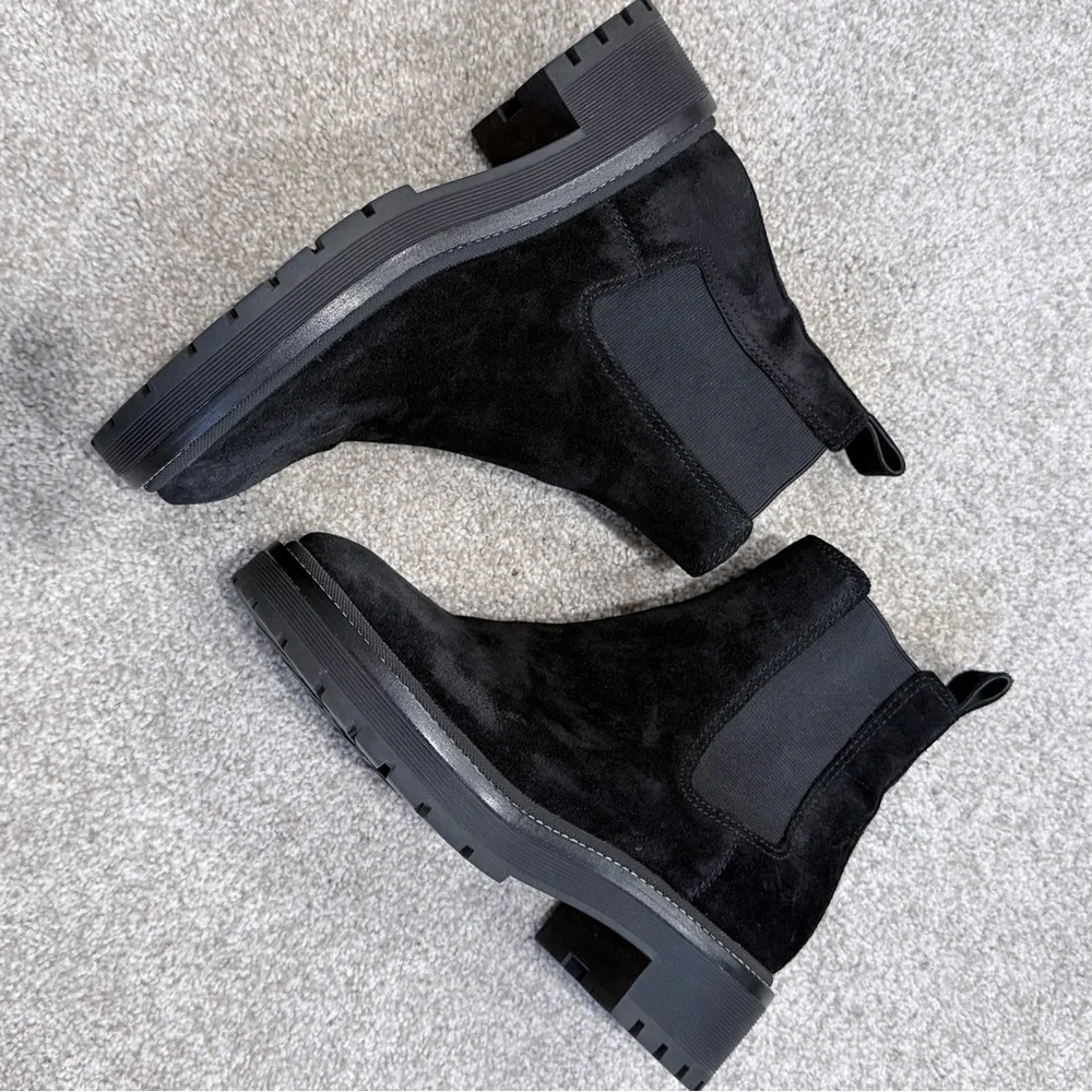 Tory Burch Chelsea black suede boots size 6.5 M like new condition!